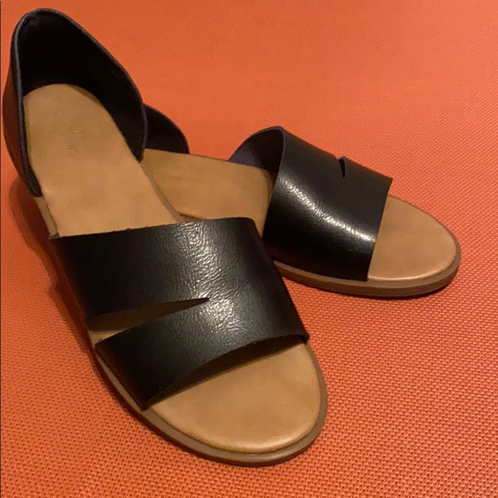 Cute sandals!